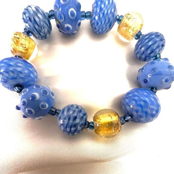 Blue beaded stretchy bracelet - Picture 4 of 8